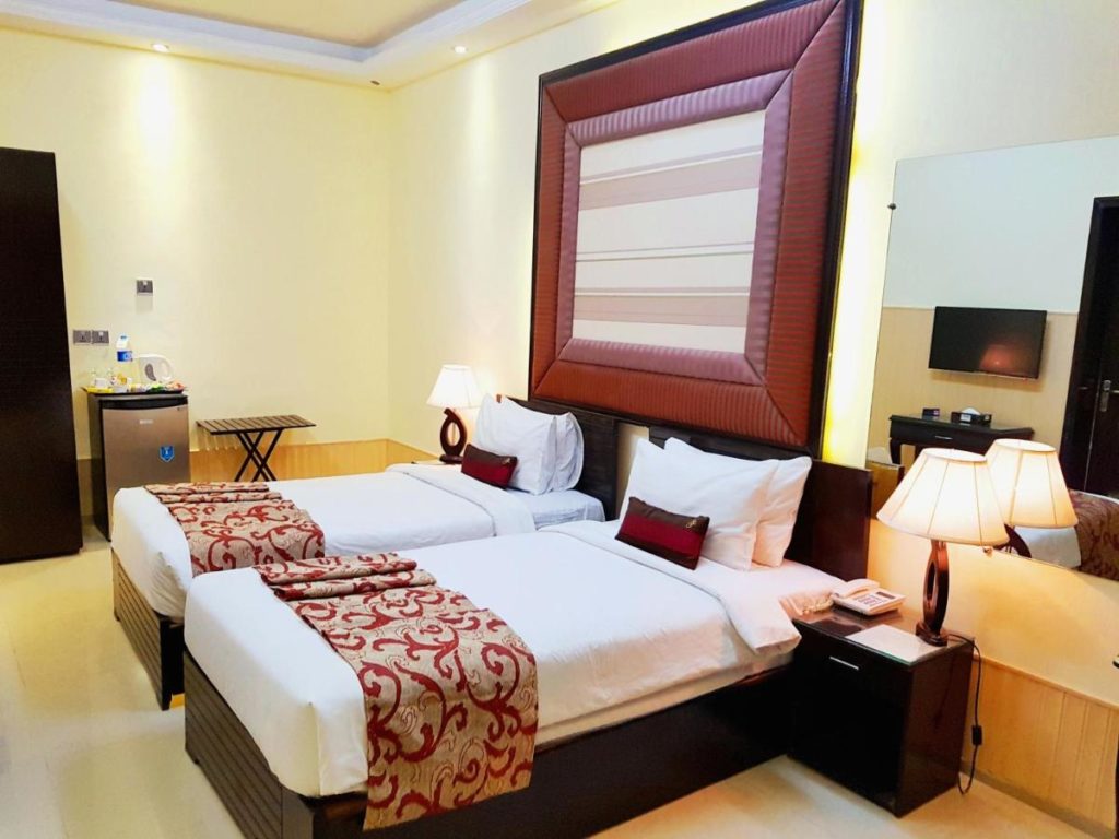 hotel close to lahore airport